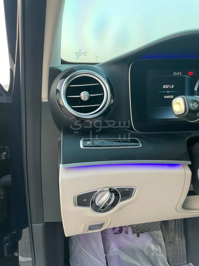 2017 مرسيدس - بنز إي 300