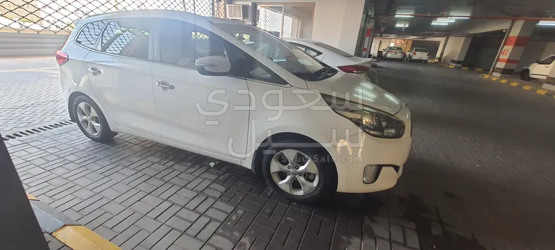 2015 كيا كارنز