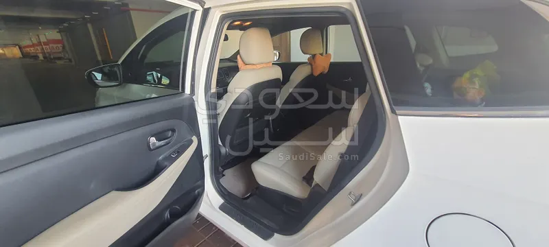 2015 كيا كارنز