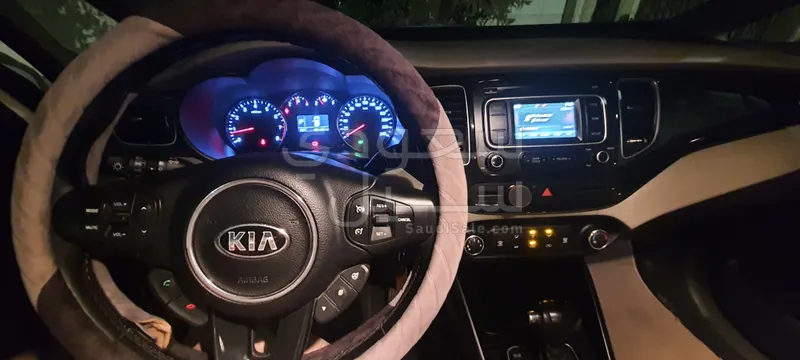 2015 كيا كارنز