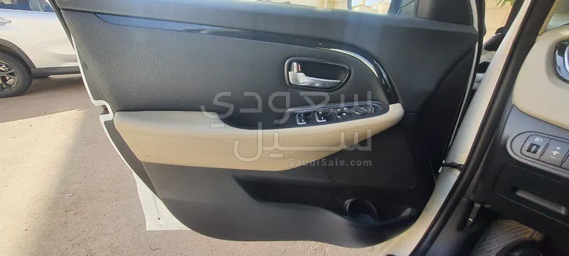 2015 كيا كارنز