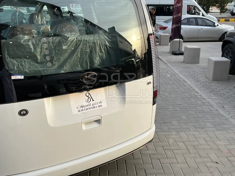 2024 هيونداي ستاريا