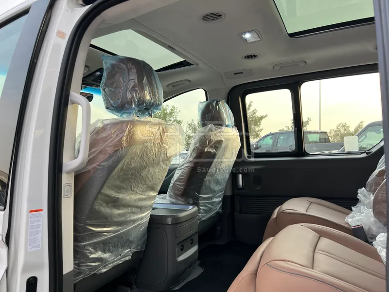 2024 هيونداي ستاريا