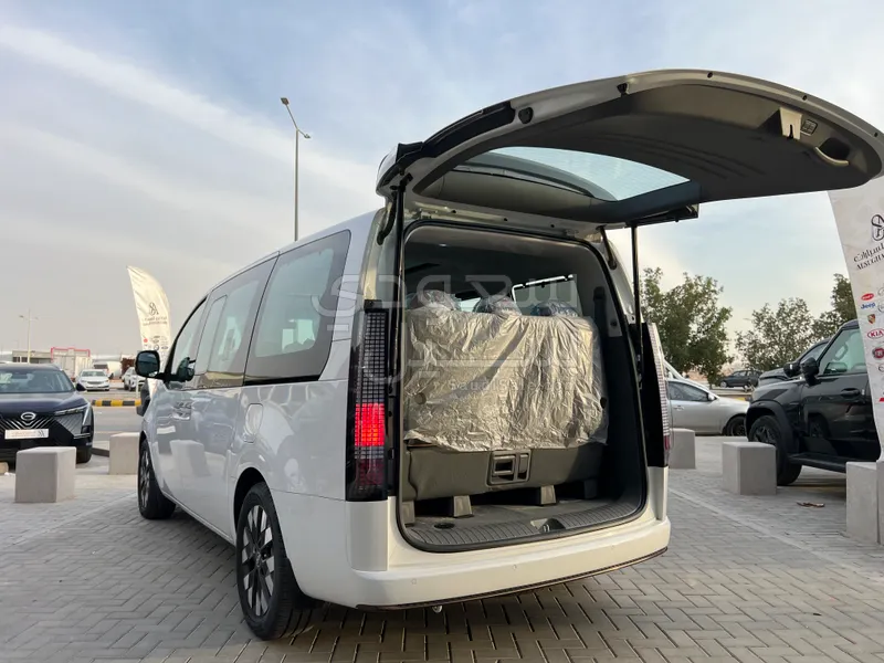 2024 هيونداي ستاريا