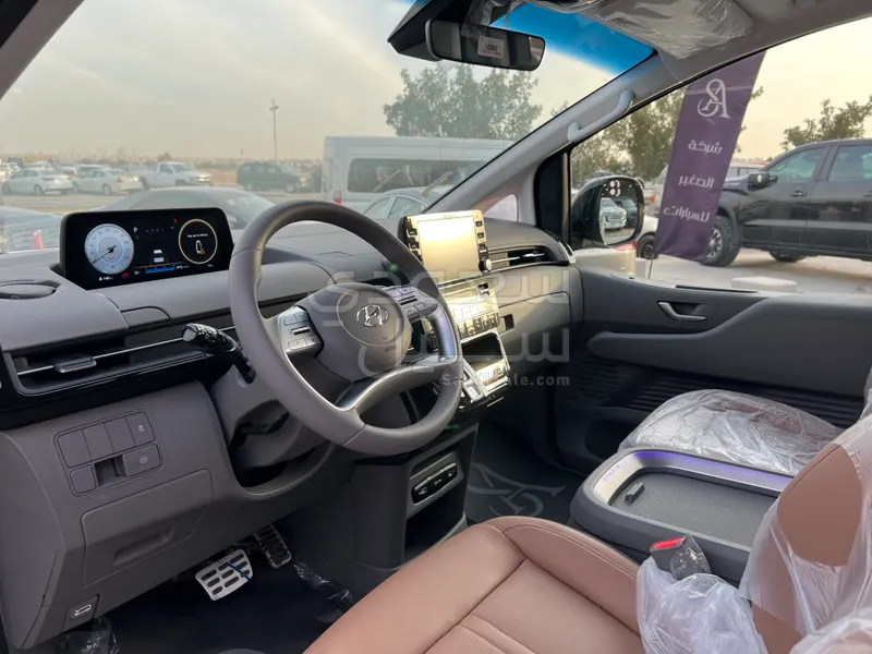 2024 هيونداي ستاريا