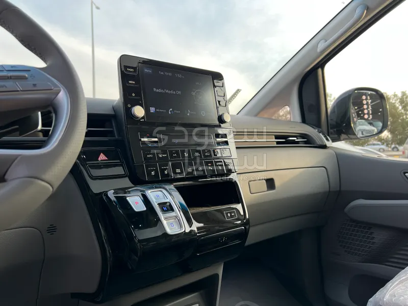 2024 هيونداي ستاريا