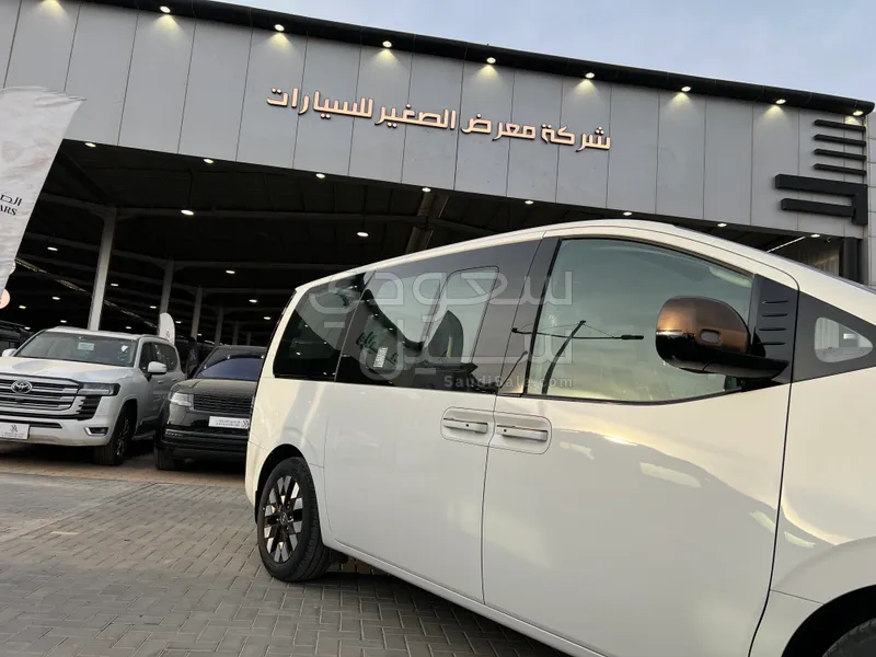 2024 هيونداي ستاريا