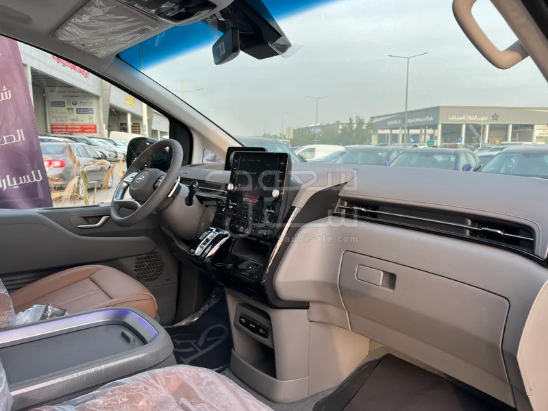 2024 هيونداي ستاريا