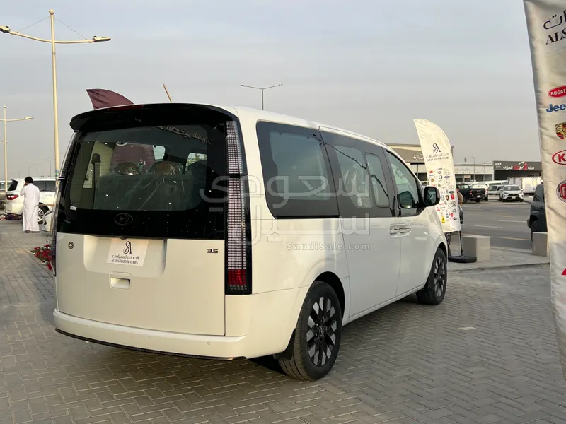 2024 هيونداي ستاريا