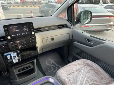 2024 هيونداي ستاريا