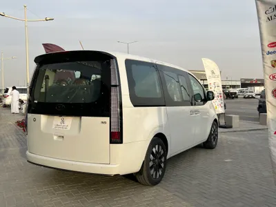 2024 هيونداي ستاريا