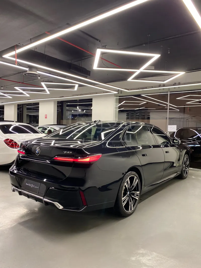 2024 بي ام دبليو الفئة السابعة 740أي