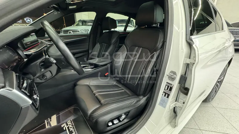 2023 بي ام دبليو الفئة الخامسة 520 أي