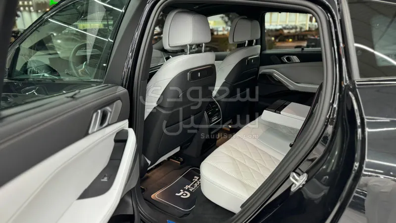 2025 بي ام دبليو الفئة اكس 6