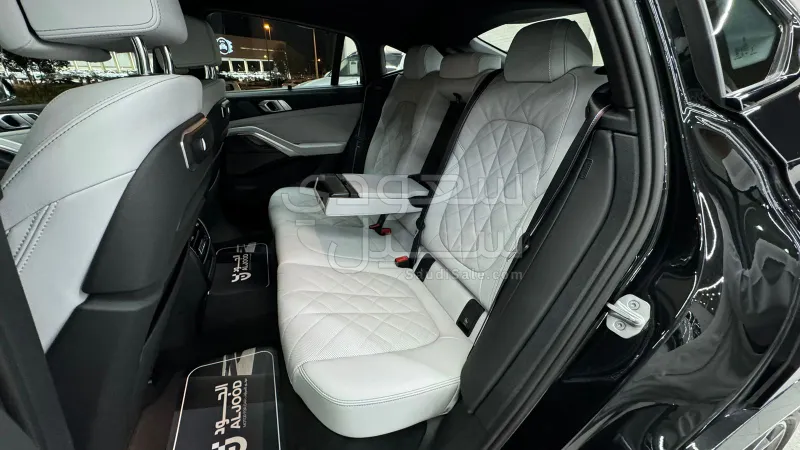 2025 بي ام دبليو الفئة اكس 6