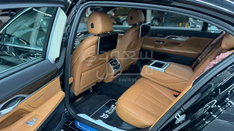 2018 بي ام دبليو الفئة السابعة 730 إل أي