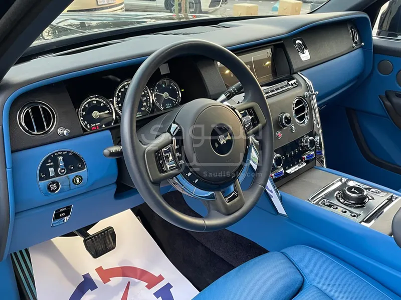 2023 رولز رويس كولينان سلفر بادج