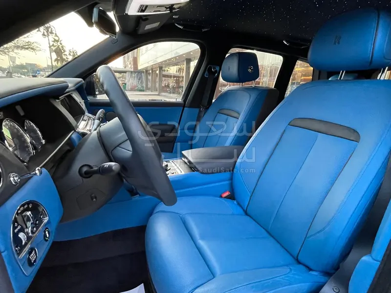 2023 رولز رويس كولينان سلفر بادج