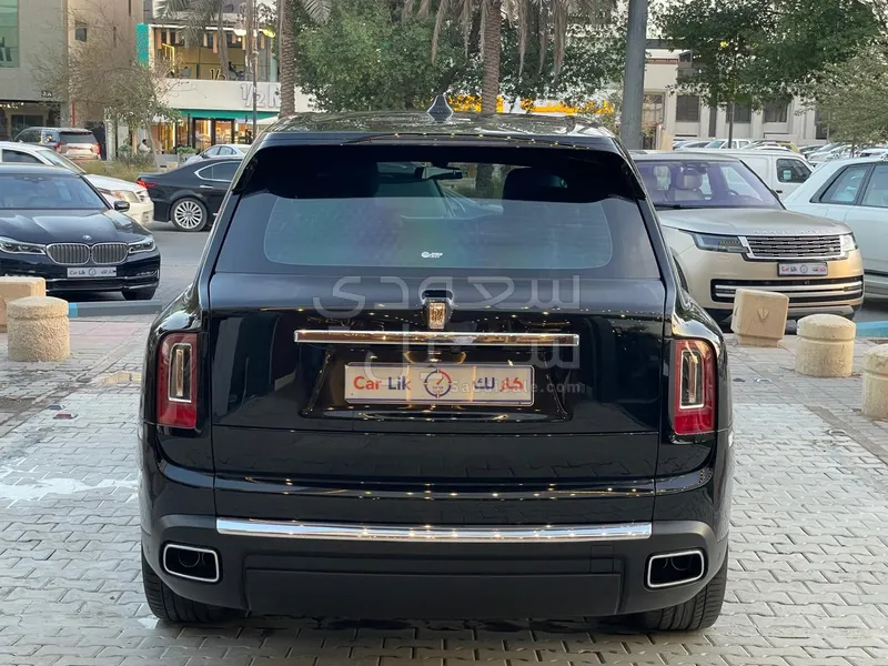 2023 رولز رويس كولينان سلفر بادج