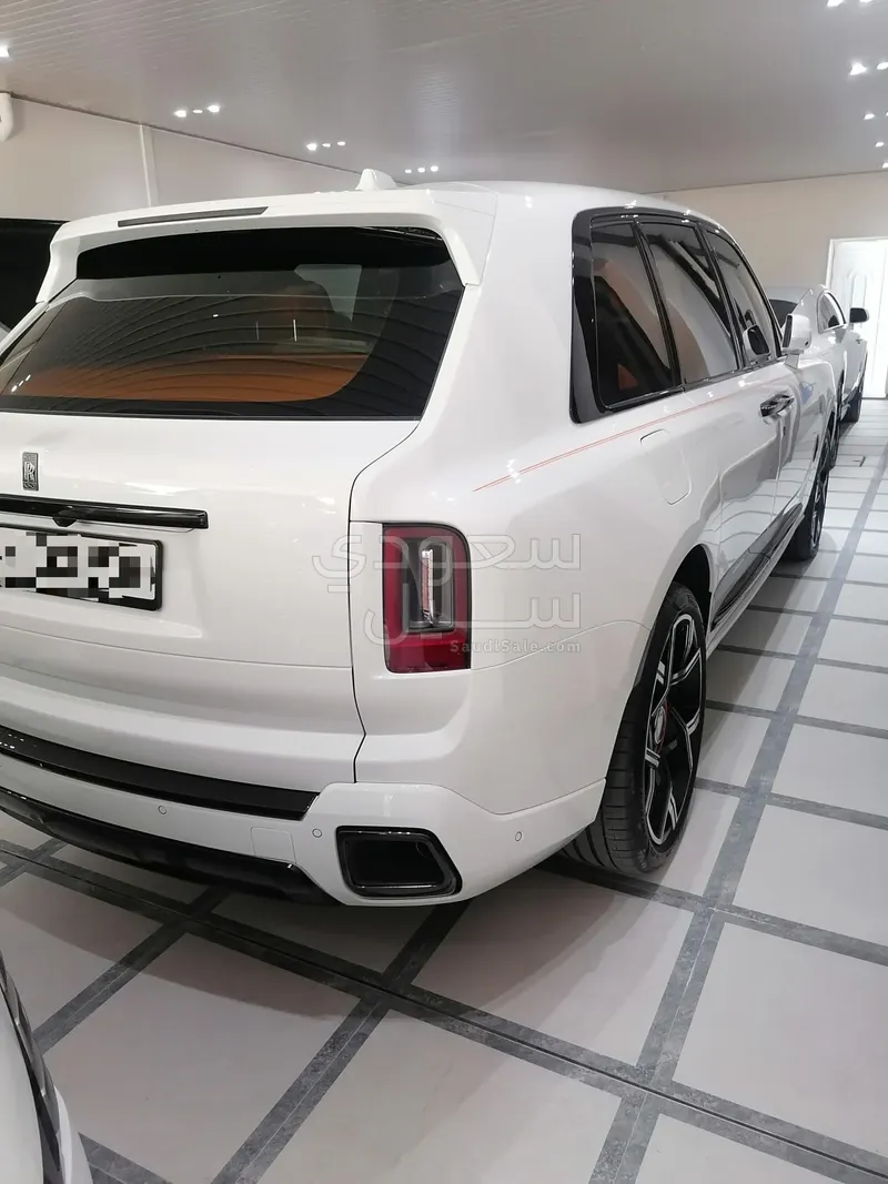 2025 رولز رويس كولينان بلاك بادج