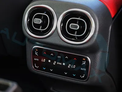 2026 مرسيدس - بنز جي إل سي 200 اي ام جي