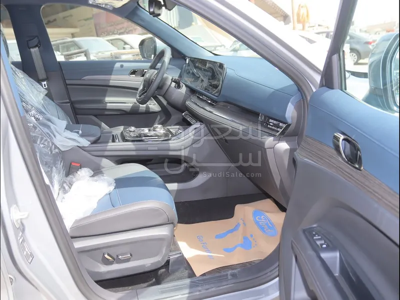 2024 فورد تيريتوري تيتانيوم بلس