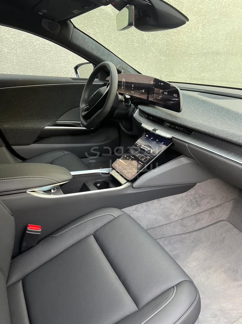 2024 لوسيد اير بيور