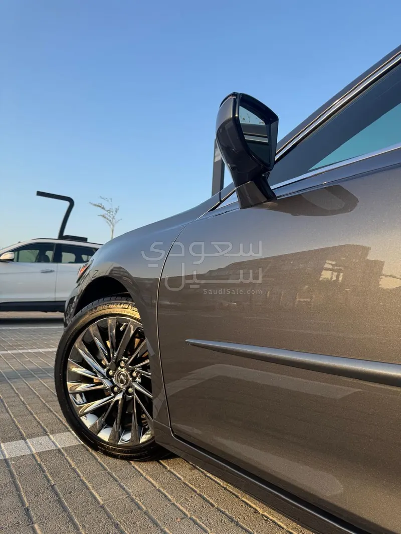 2025 لكزس إي إس 350 دي دي