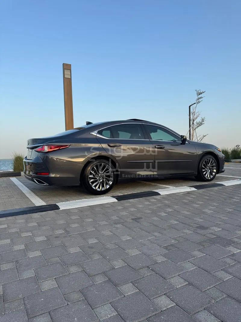 2025 لكزس إي إس 350 دي دي