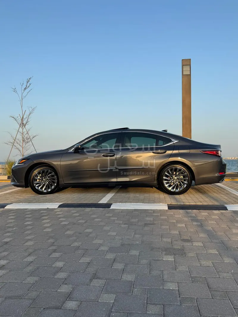 2025 لكزس إي إس 350 دي دي