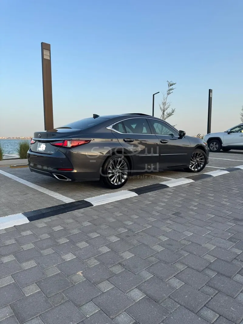2025 لكزس إي إس 350 دي دي
