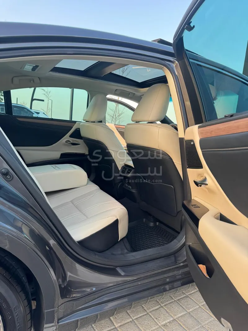 2025 لكزس إي إس 350 دي دي