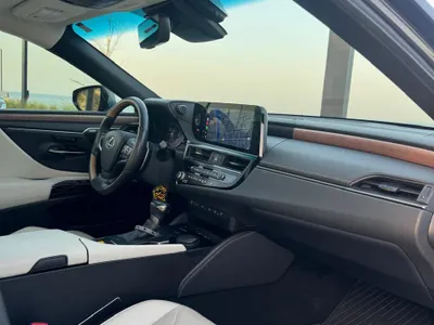 2025 لكزس إي إس 350 دي دي