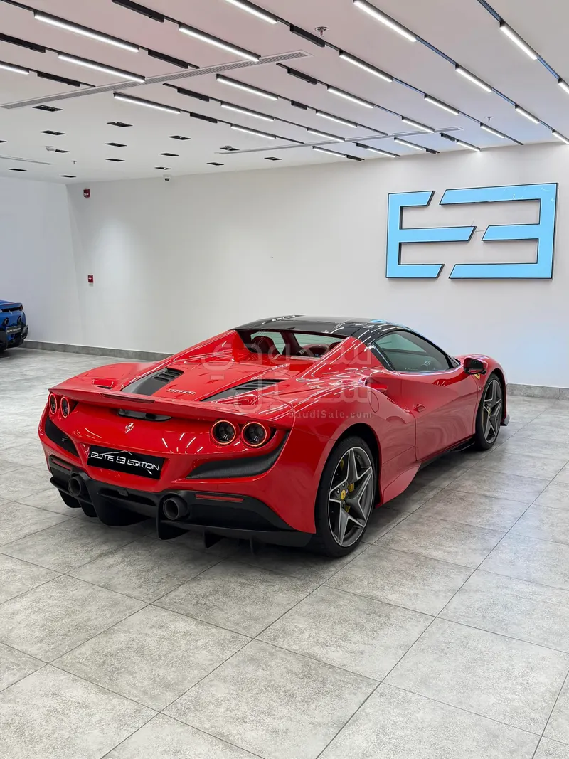 2022 فيراري اف 8 سبايدر