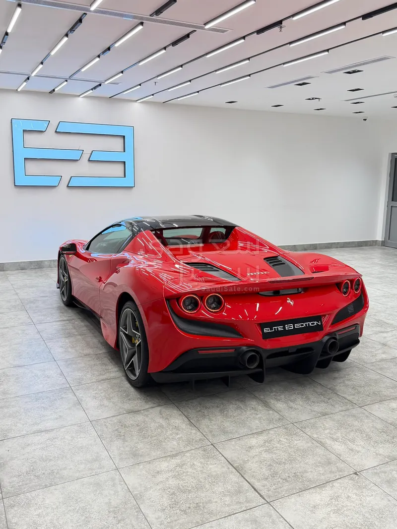 2022 فيراري اف 8 سبايدر