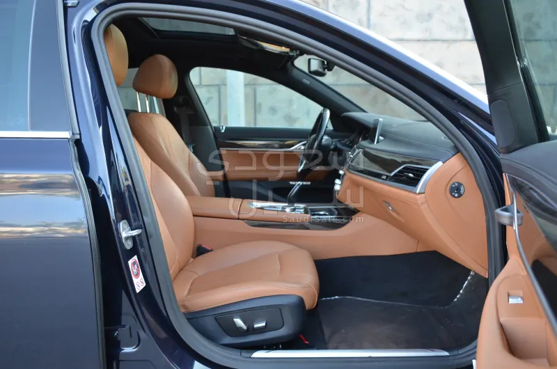 2017 بي ام دبليو الفئة السابعة 730 أي