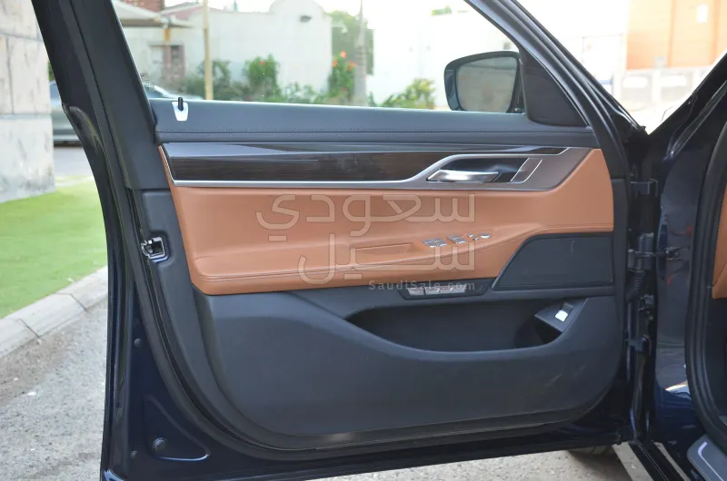 2017 بي ام دبليو الفئة السابعة 730 أي