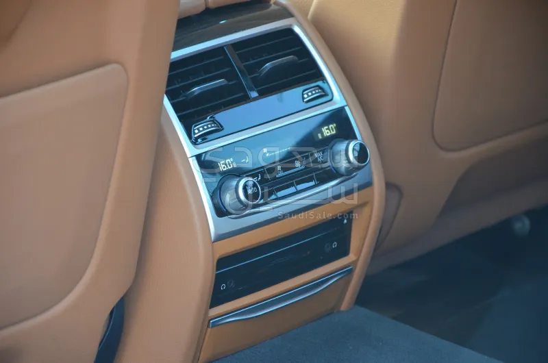 2017 بي ام دبليو الفئة السابعة 730 أي