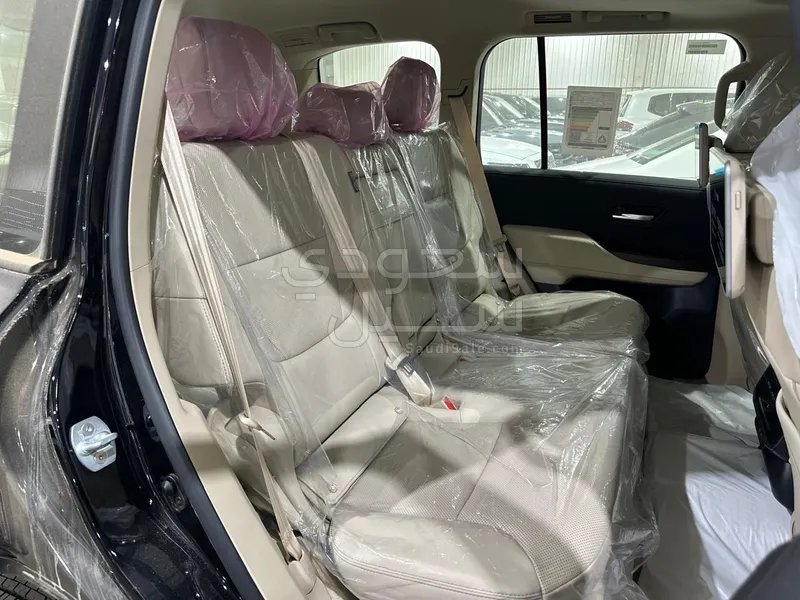 2025 تويوتا لاند كروزر جي اكس ار