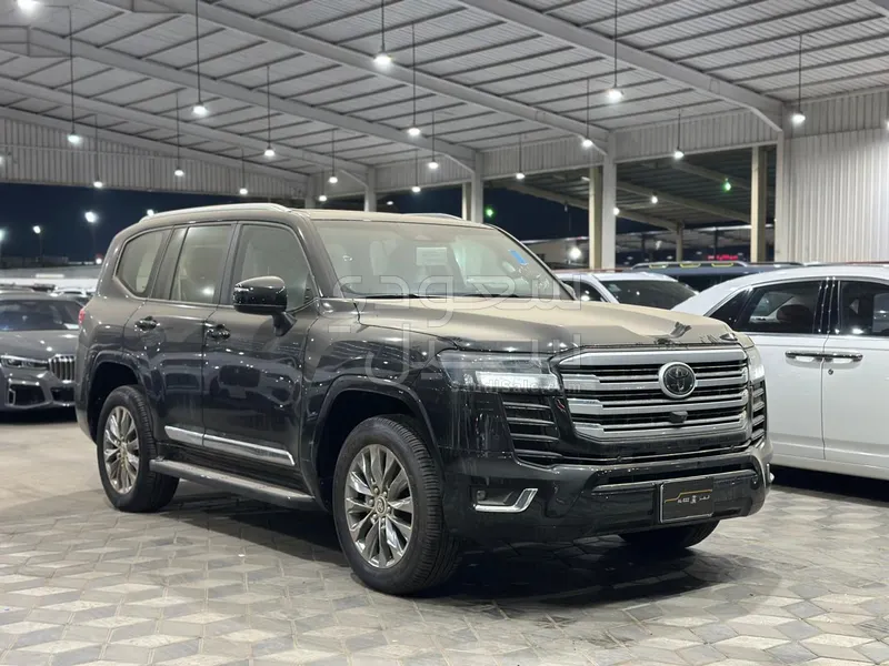 2025 تويوتا لاند كروزر جي اكس ار