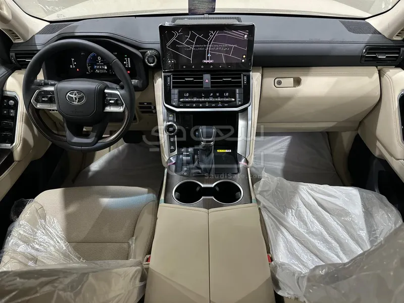 2025 تويوتا لاند كروزر جي اكس ار