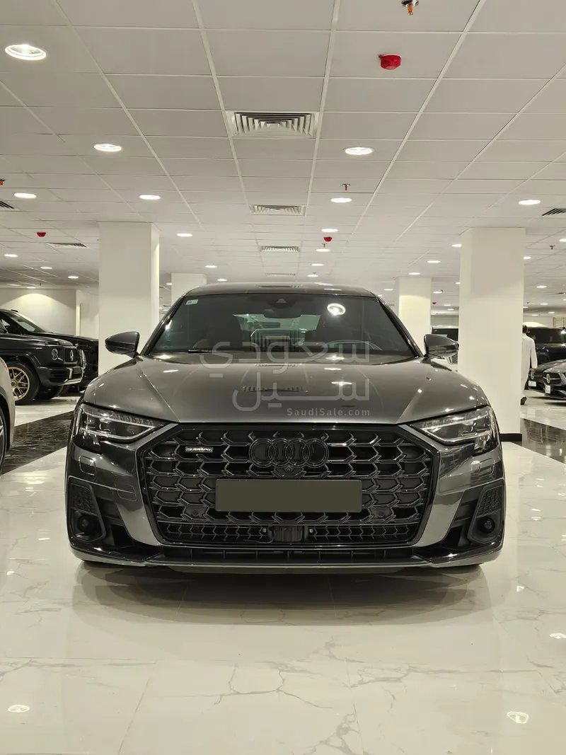 2022 اودي اي 8 ال 55تي اف اس أي