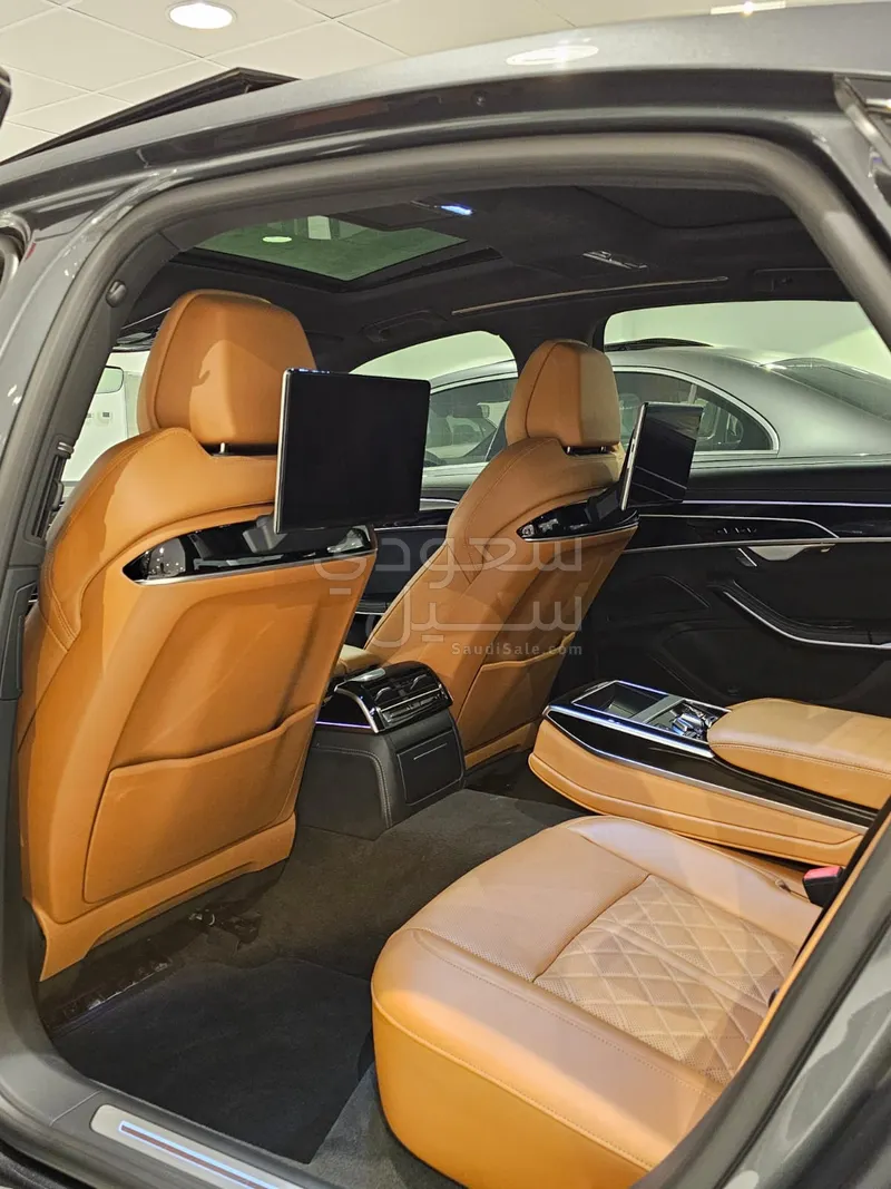 2022 اودي اي 8 ال 55تي اف اس أي