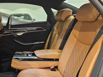 2022 اودي اي 8 ال 55تي اف اس أي