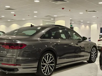 2022 اودي اي 8 ال 55تي اف اس أي