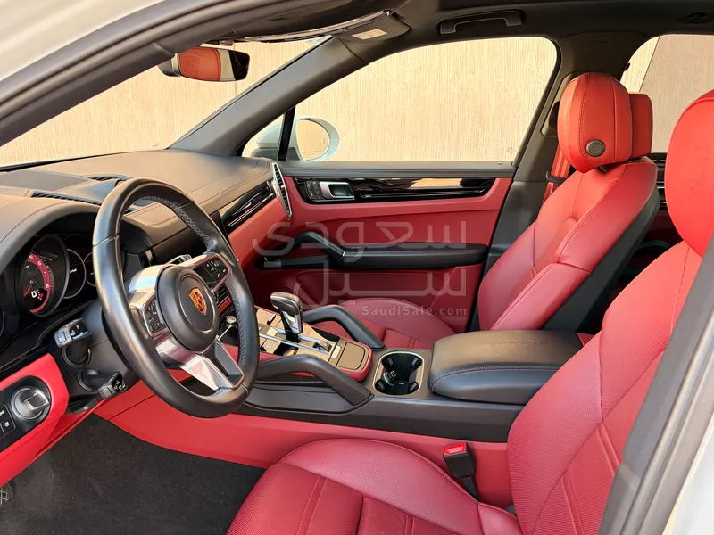 2023 Porsche Cayenne Platinum edition