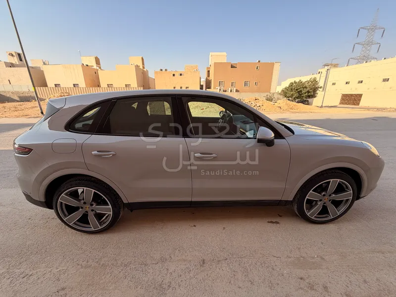 2023 Porsche Cayenne Platinum edition