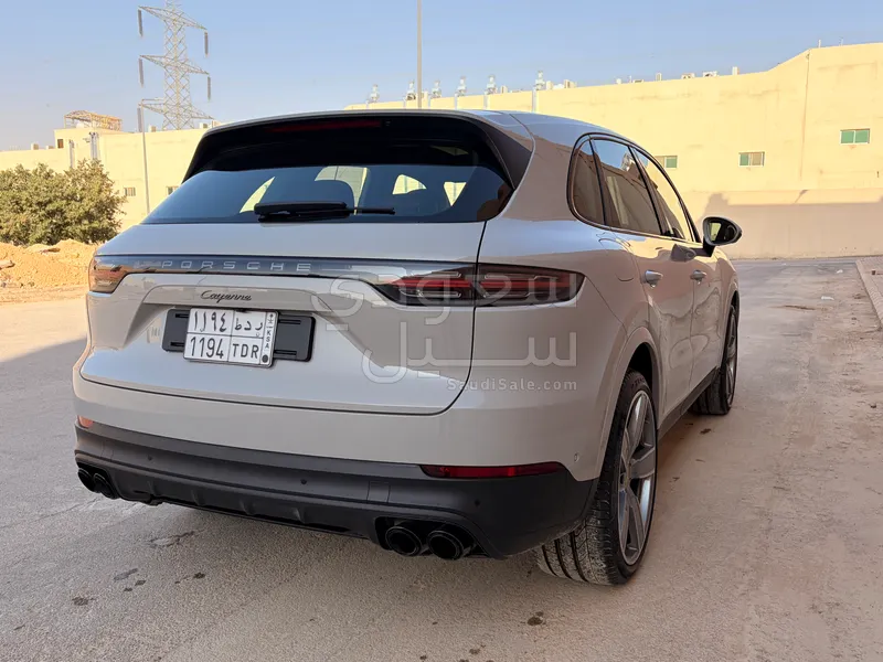 2023 Porsche Cayenne Platinum edition