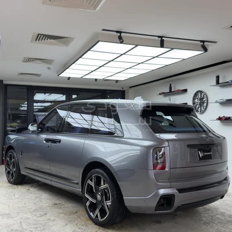 2020 رولز رويس كولينان سلفر بادج