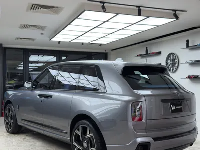 2020 رولز رويس كولينان سلفر بادج